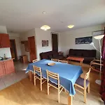 Island 2 Apartmanhotel 3*